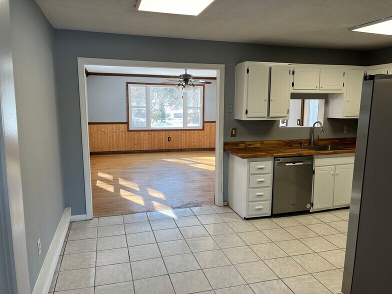 Building Photo - 117 Milwaukee Ave