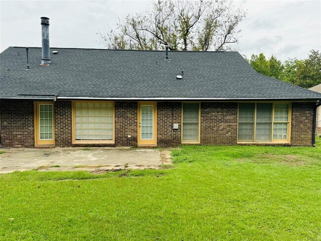 Building Photo - 2233 W Aberdeen Dr