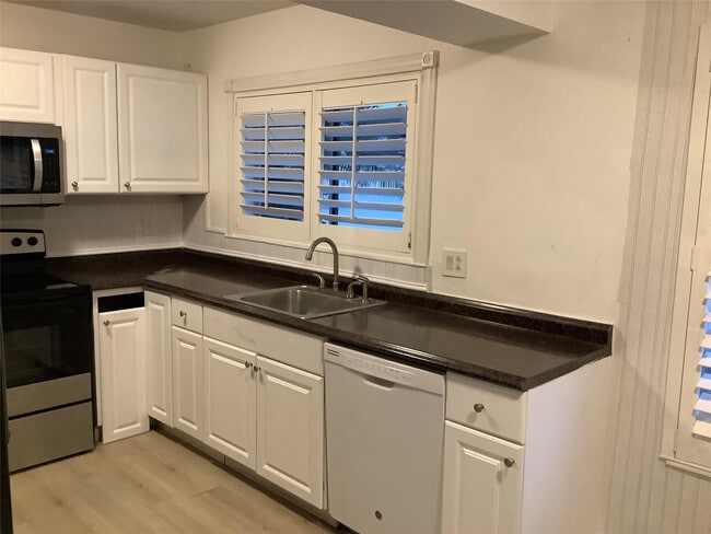 Building Photo - 5280 Bosque Ln