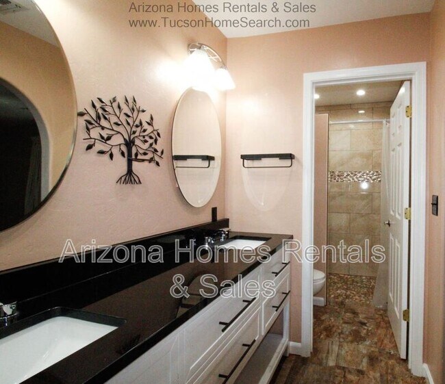 Building Photo - 9779 E Paseo San Ardo