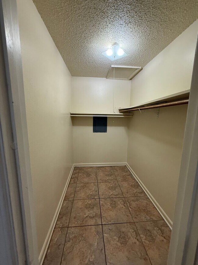 Building Photo - 8656 GSRI Ave