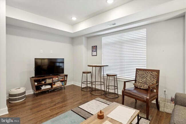 Building Photo - 818 N 16th St