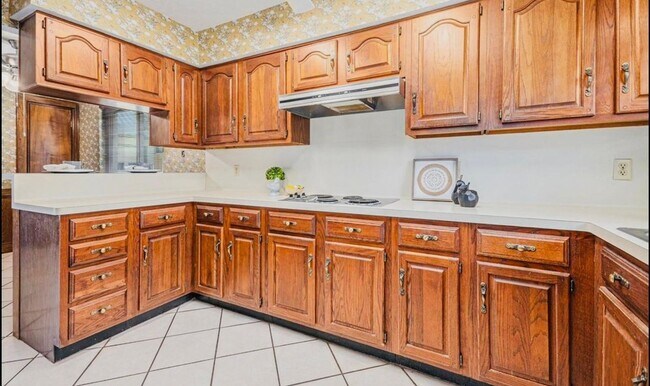 Building Photo - 15014 Hollydale Dr