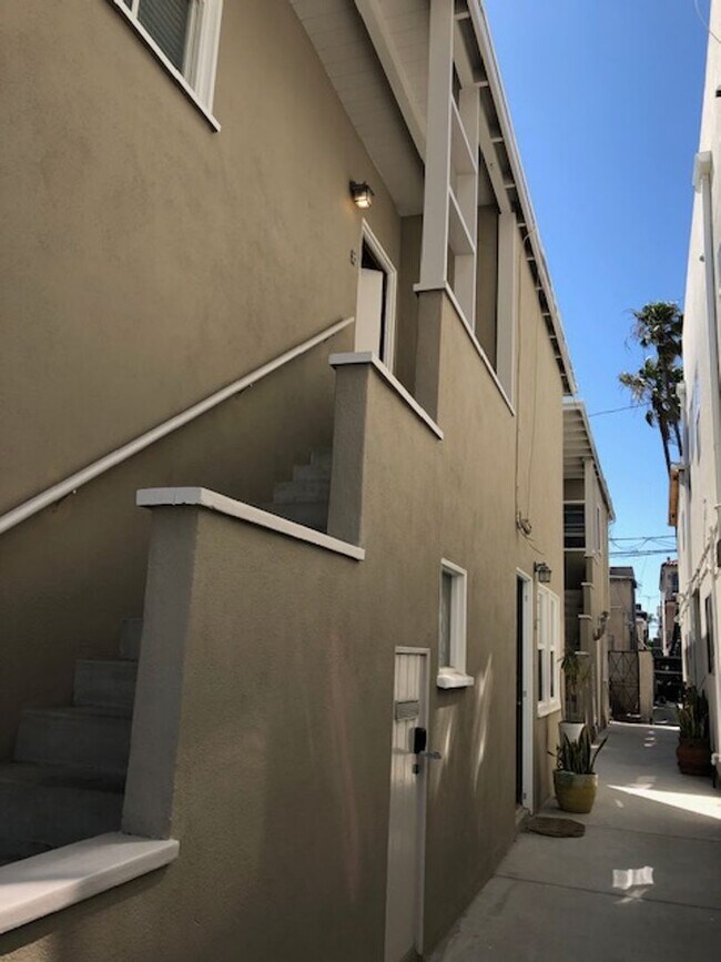 Building Photo - WSR Real Estate Inc.