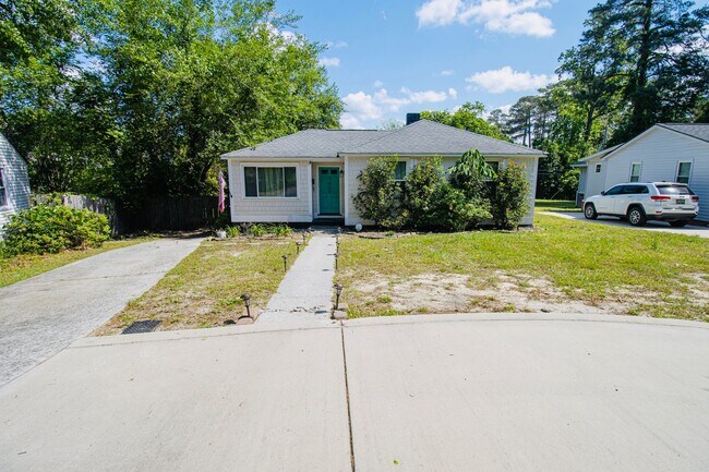 Building Photo - Adorable 3BR Rosewood Rental with Dreamy Porch & Fenced Yard!