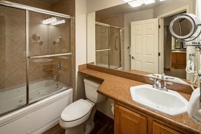 Building Photo - 5625 W Tropicana Ave