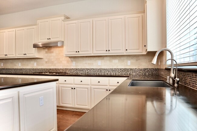 Building Photo - Stunning 3,400 Square Foot Home For Rent! ...