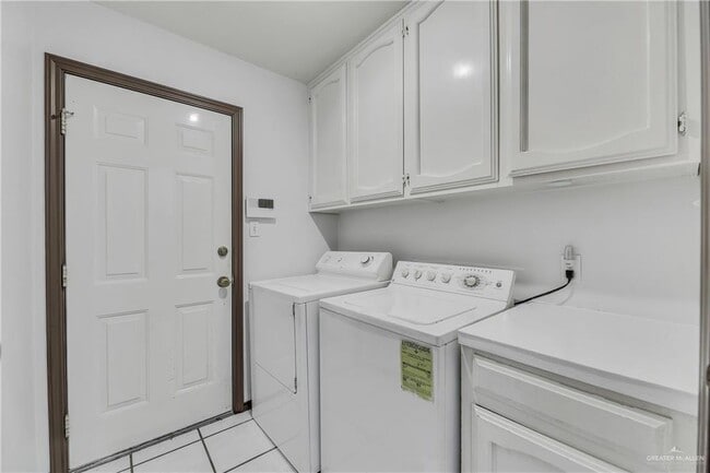 Building Photo - 20 E Nassau Ave