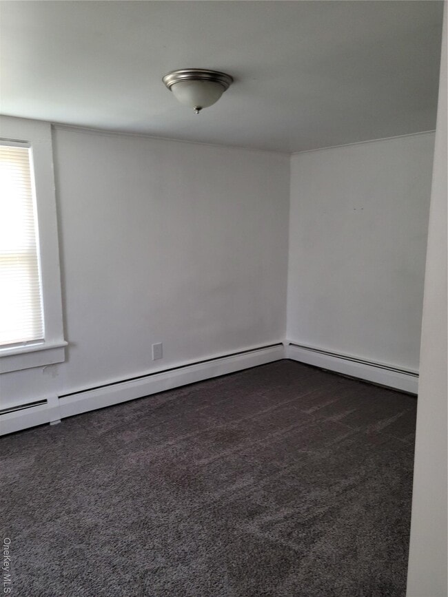 Building Photo - 15 Quaker Hill Rd