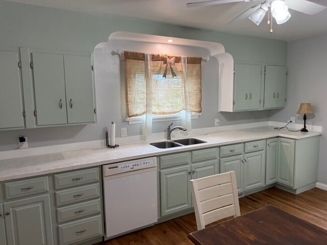 Building Photo - Perfect Old Colorado City 2 Bedroom