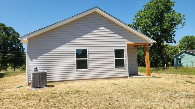 Building Photo - 1818 E Greenbriar Rd