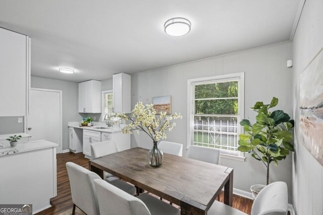 Building Photo - 3036 Will Rogers Pl SE