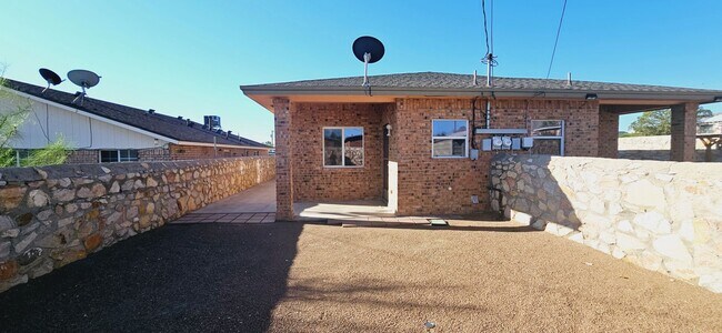 Building Photo - 3901 Van Buren Ave