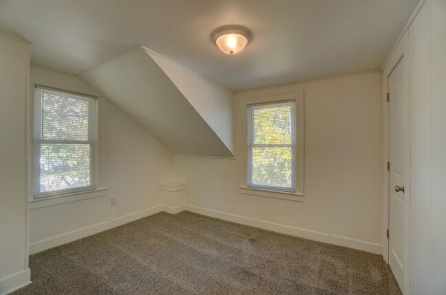 Building Photo - 4 Runyan Ct