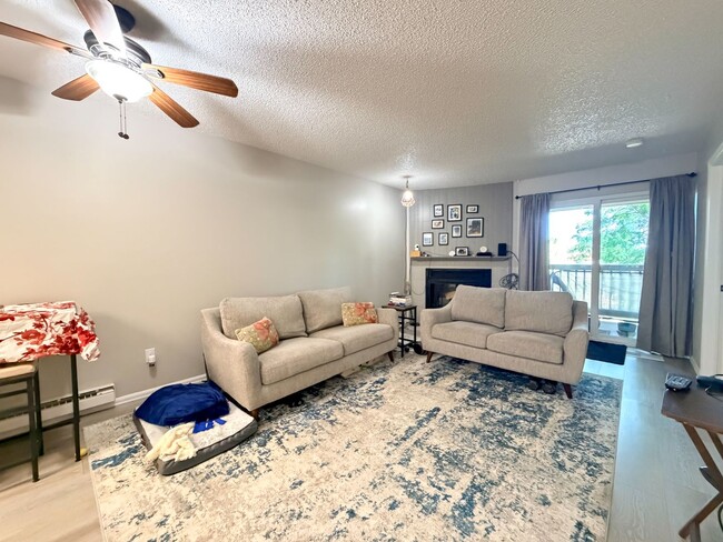 Building Photo - 14740 E Kentucky Dr