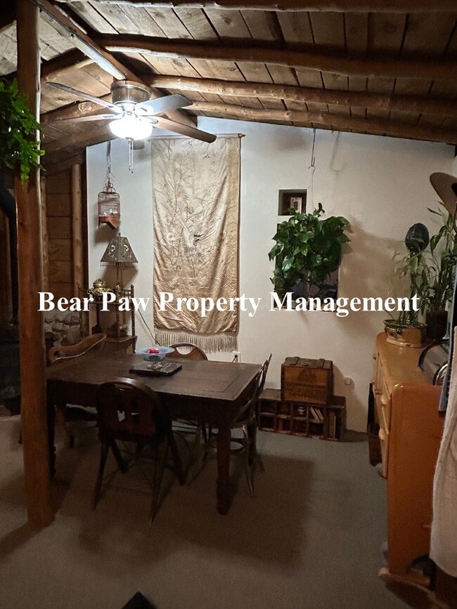 Building Photo - Adorable cabin in Evergreen!