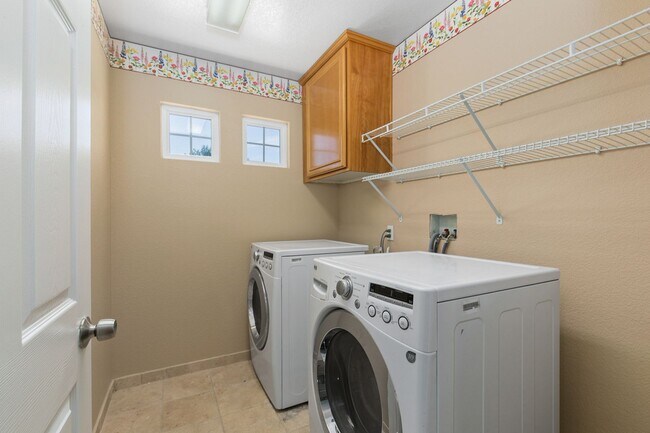 Building Photo - Paseo Del Sol, 5 br/3 ba House, 2-Story, 3 car gar, yard, corner house, gardener, granite, hardwo...