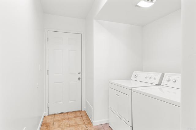 Building Photo - 9086 Los Coches Rd