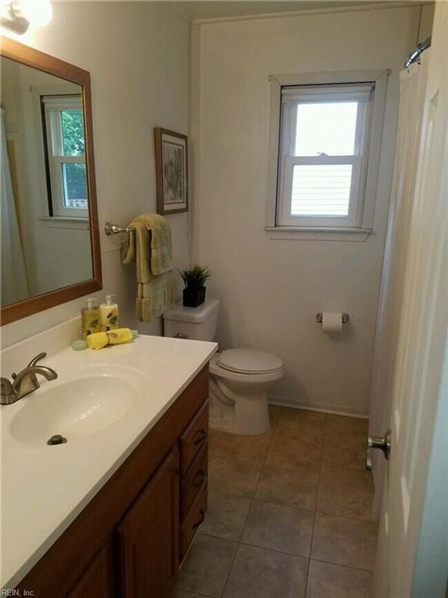 Building Photo - Remodeled 3BR Home in Indian Lakes - Grani...