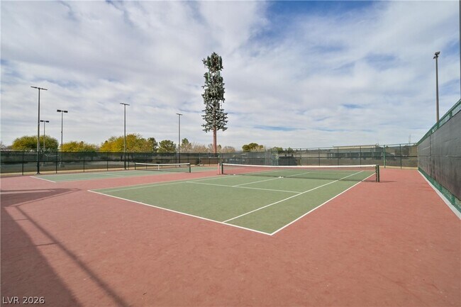 Building Photo - 592 Macbrey Dr