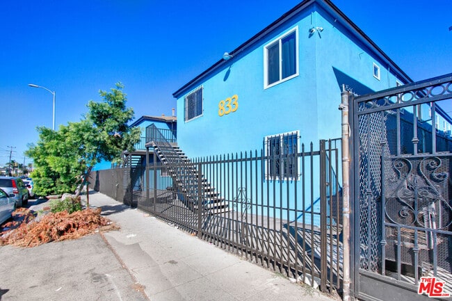 Building Photo - 829 E 108th St