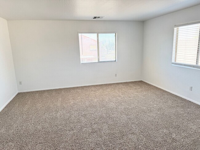Building Photo - 8464 W Forest Grove Ave
