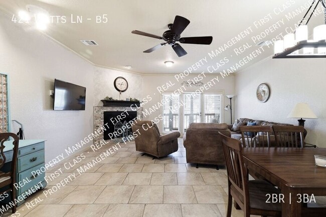 Building Photo - 421 Watts Ln