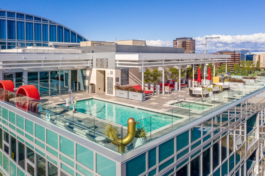 Primary Photo - LUX by Garden*