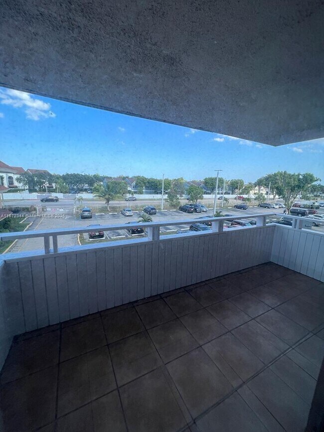 Building Photo - 17600 NW 68th Ave