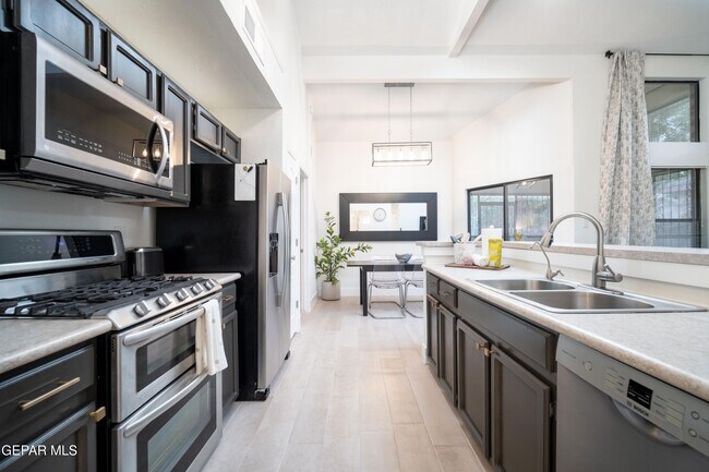 Building Photo - 588 Mogollon Cir