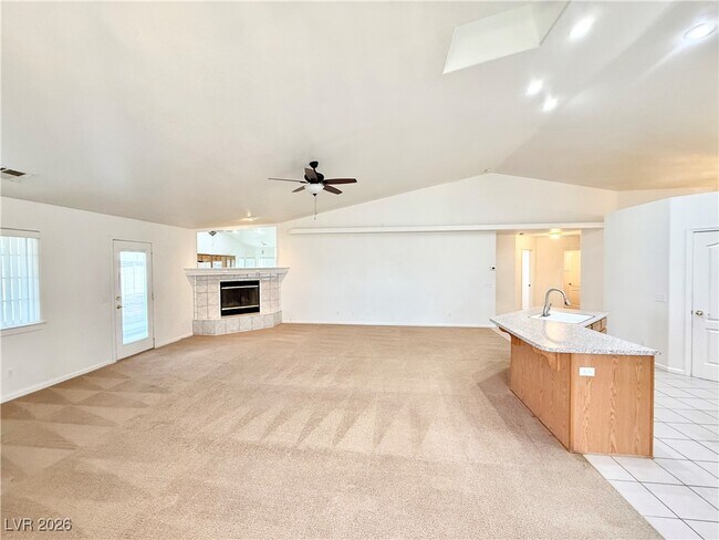 Building Photo - 5421 N Fleetwood Pl