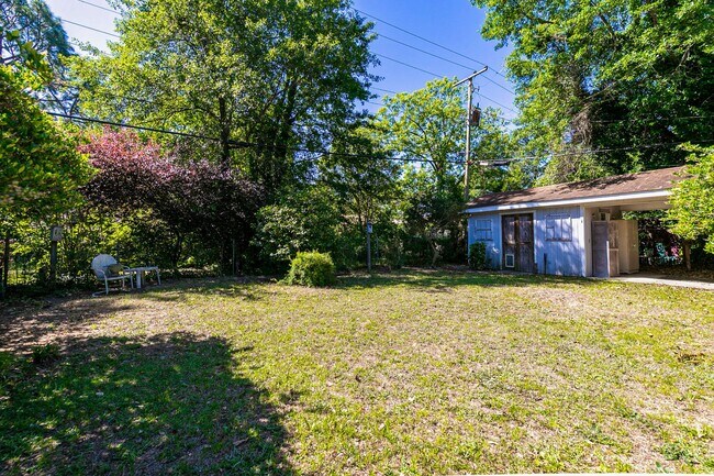 Building Photo - Beautiful rental full of character and charm located in The Avenues of Cayce! Close to USC!