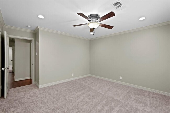 Building Photo - 5618 Bankside Dr