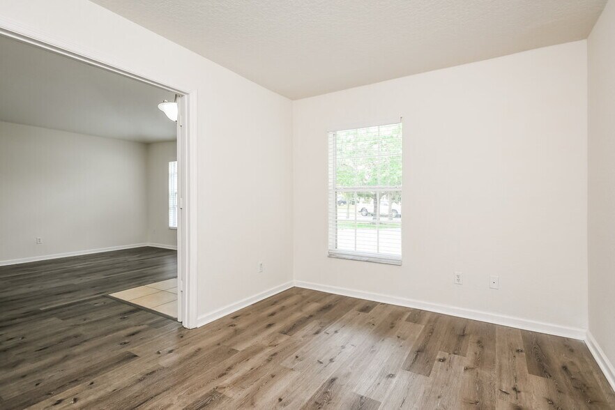 Building Photo - 2258 Meadow Oak Cir