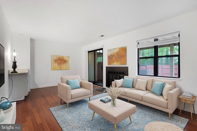 Building Photo - 6633 Westbury Oaks Ct