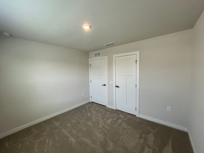 Building Photo - Charming 3BD, 2BA Fuquay Varina Home with ...