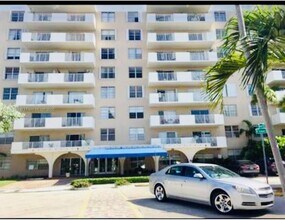 Building Photo - 1455 N Treasure Dr