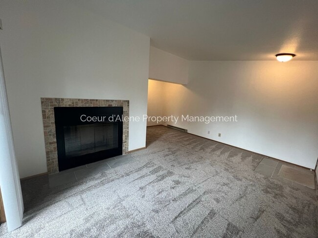 Building Photo - 1 bedroom, 1 bathroom apartment w/ great location