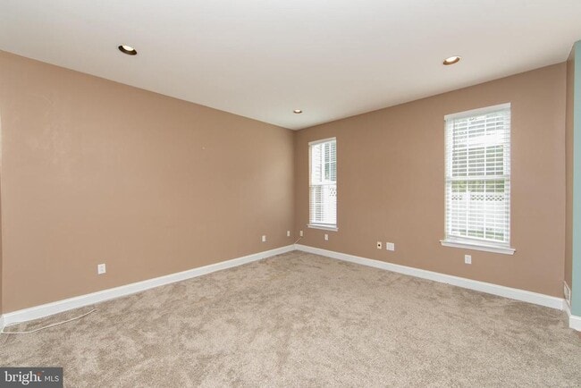 Building Photo - 7 Kingswood Ct