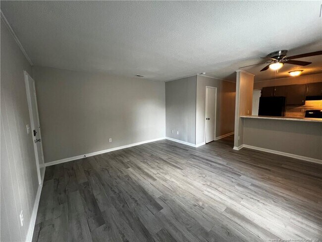 Building Photo - 5841 Century Oaks Dr