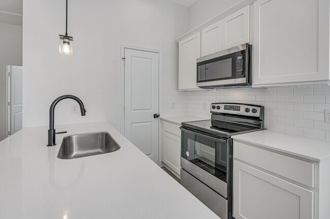 Building Photo - 5105 Mallow St