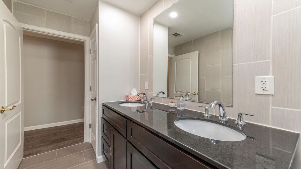 Building Photo - 48 E Reed Ave