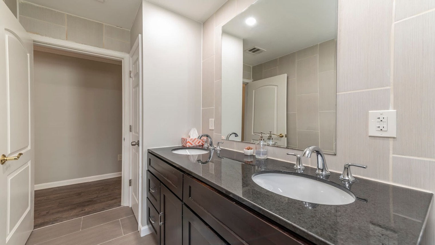 Building Photo - 48 E Reed Ave