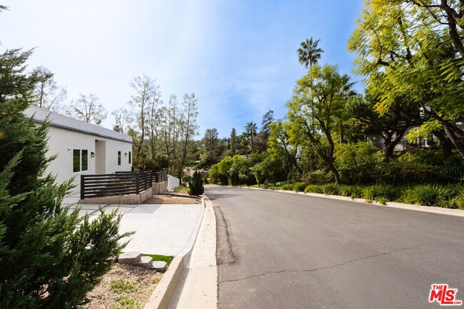 Building Photo - 4724 El Caballero Dr