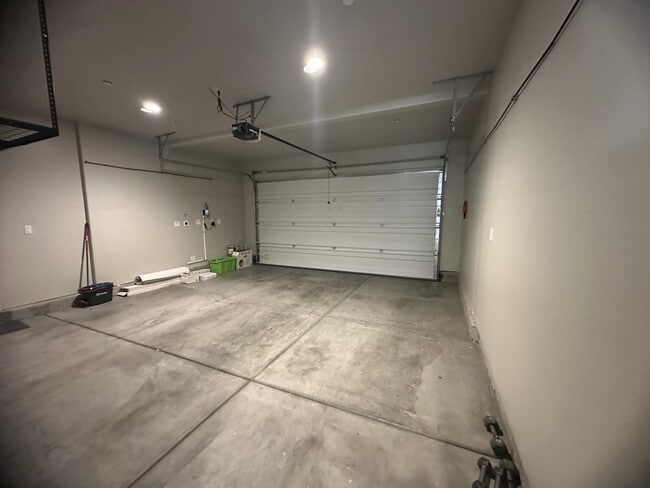 Building Photo - 515 Shearwater St