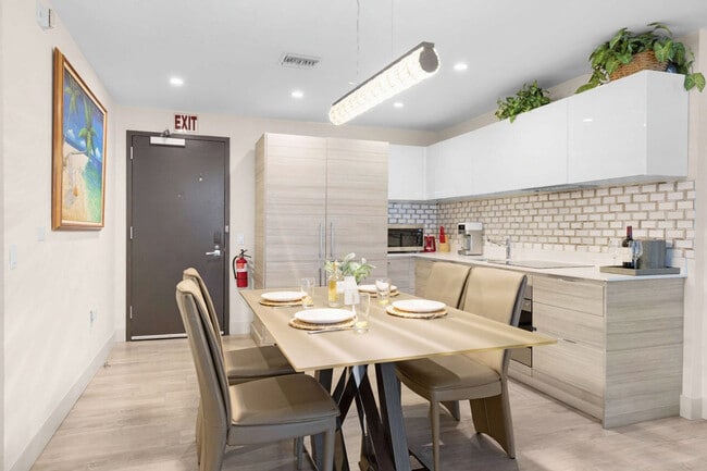 Building Photo - 777 N Ocean Dr