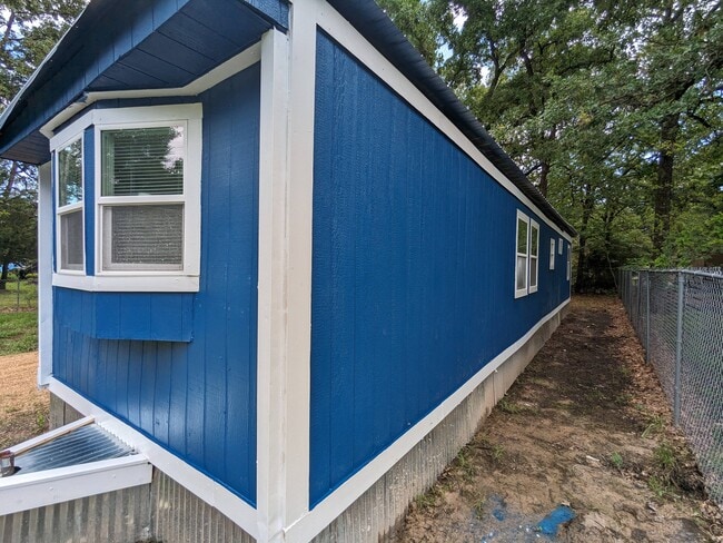 Building Photo - 300 Royal Way