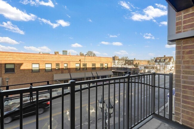 Building Photo - 15 E Franklin Ave
