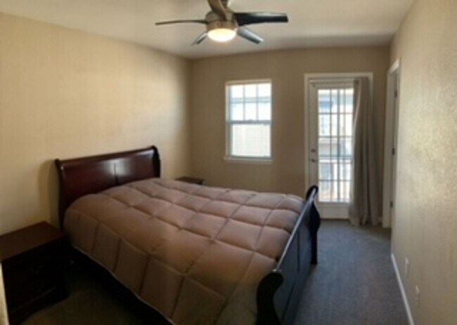 Building Photo - Downtown Executive Fully Furnished 2 Bed, 4 Bath Townhouse