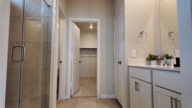 Building Photo - 14190 Granger Pointe Ln